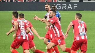 שחקני הפועל תל אביב חוגגים