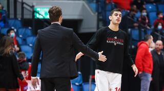 נועם דוברת בחימום