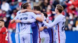 שחקני ברצלונה חוגגים עם ניקו