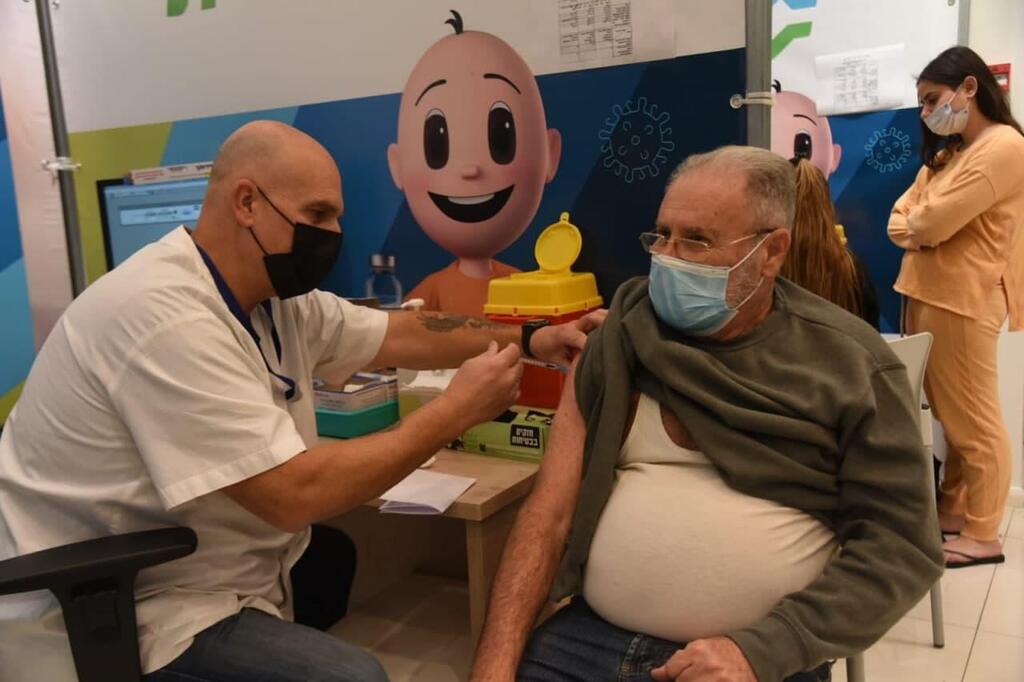 מתחסנים בפעם הרביעית בנהריה