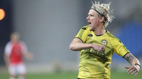 טים הויבך חוגג