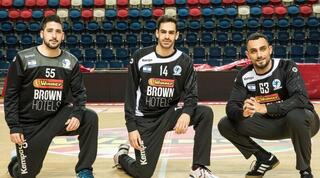 משמאל יהב שמיר, דן טפר ואורון ברגיל