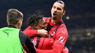 זלאטן איברהימוביץ' חוגג עם רפאל ליאו