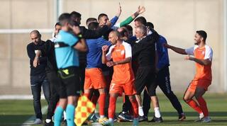 שחקני הפועל ראשל"צ חוגגים