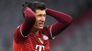 רוברט לבנדובסקי תופס את הראש