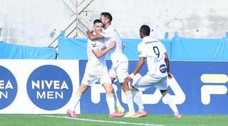 שחקני מכבי ת"א חוגגים