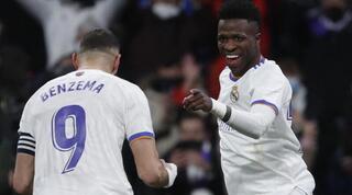 ויניסיוס ג'וניור וקארים בנזמה חוגגים