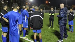 משה ארנלדס מעביר אימון