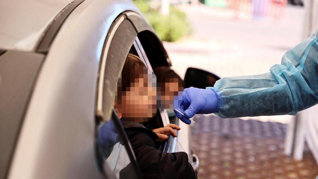 Testing for COVID in Jerusalem (Photo: Reuters) בדיקות קורונה בירושלים