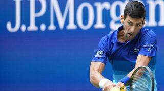 עדיין מחכה. ג'וקוביץ'