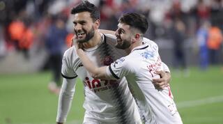 שחקני הפועל חיפה חוגגים