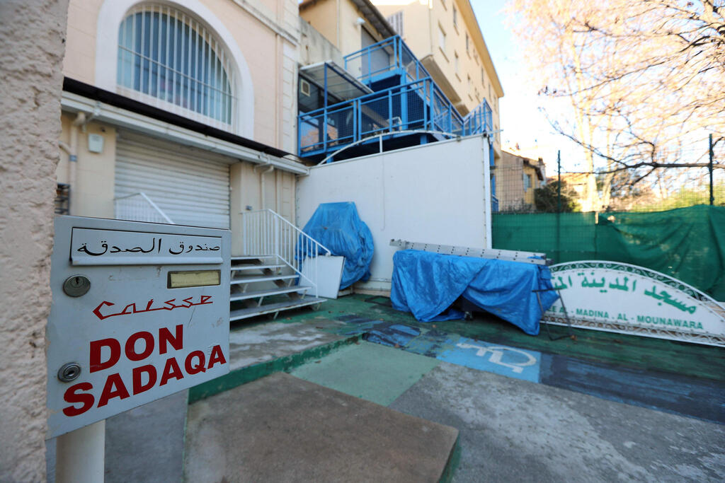 entrance of "Al Madina al Mounawara" mosque in Cannes, southern France, on January 12, 2022. Accused of having propagated "anti-Semitic remarks"