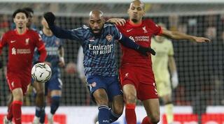 פאביניו מנסה לעצור את אלכסנדר לקאזט