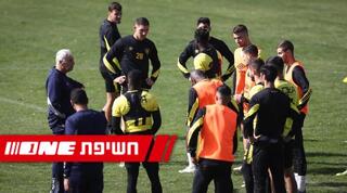 יוסי מזרחי ושחקני בית"ר ירושלים