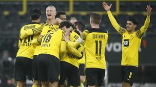 שחקני דורטמונד חוגגים עם ארלינג הולאנד