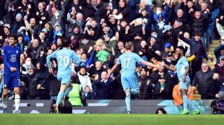 קווין דה בראונה חוגג עם סטרלינג וסילבה