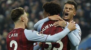 שחקני אסטון וילה חוגגים עם פיליפה קוטיניו