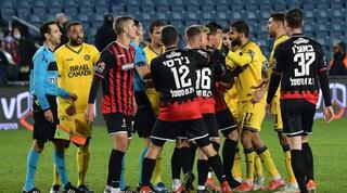 שחקני מכבי תל אביב וירושלים אחרי ההרחקה של חוזז