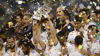 מודריץ' ושחקני ריאל מדריד חוגגים את הזכייה