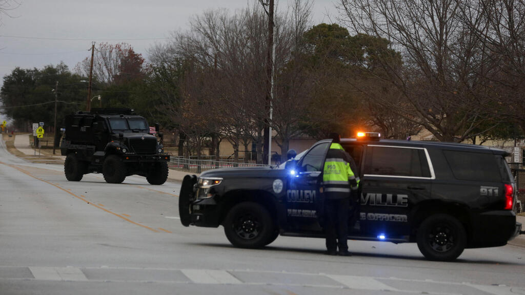 U.S. security forces (Photo: Reuters) כוחות הביטחון מחוץ לבית הכנסת בטקסס