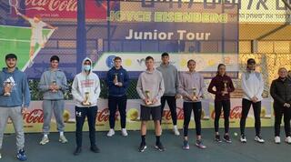 תמונה משותפת של הזוכים היום ברמת השרון