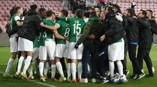 שחקני מכבי חיפה חוגגים