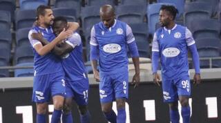 שחקני מכבי פ"ת חוגגים עם לאמק בנדה