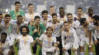 שחקני ריאל מדריד עם הגביע