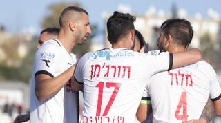 שחקני הפועל חיפה חוגגים