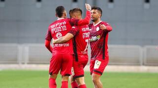 שחקני הפועל חדרה חוגגים