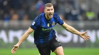 אדין דז'קו חוגג