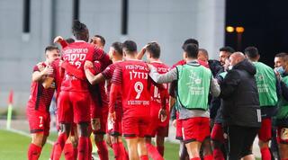 שחקני הפועל חדרה חוגגים