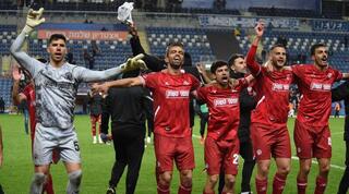 שחקני הפועל ב"ש חוגגים