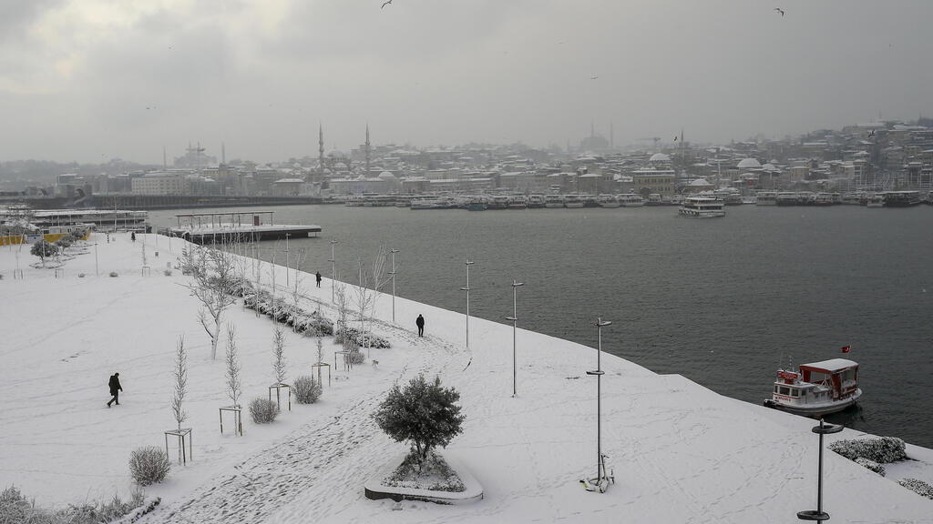 שלג כבד ב איסטנבול טורקיה