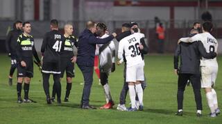 שחקני אשדוד מאושרים בסיום