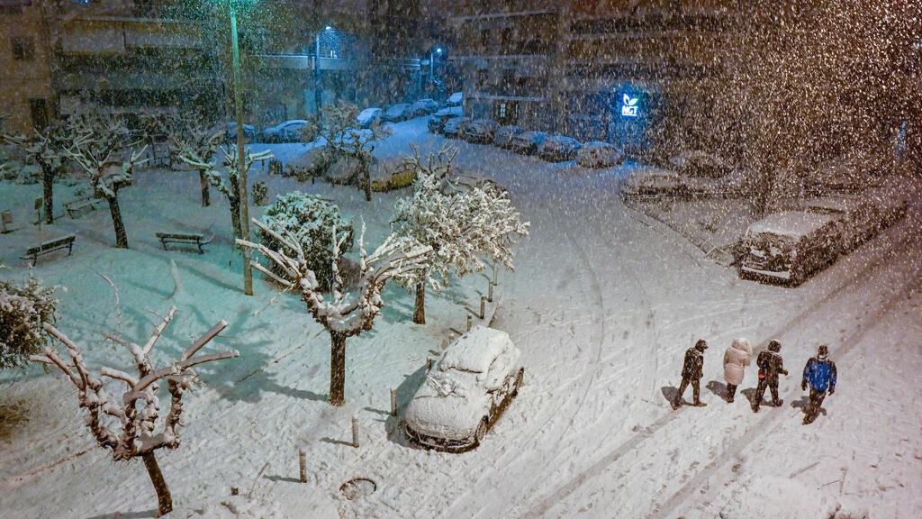 יוון אתונה סופה אלפיס משחקים ב שלג 