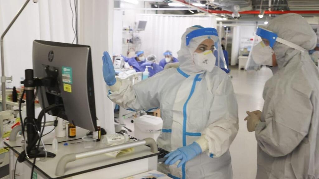 Отделение коронавируса в больнице "Бейлинсон" (Фото: Ярив Кац) מחלקת קורונה בבית חולים בלינסון