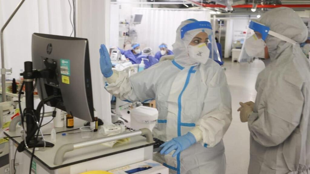 Отделение коронавируса в больнице "Бейлинсон" (Фото: Ярив Кац) מחלקת קורונה בבית חולים בלינסון