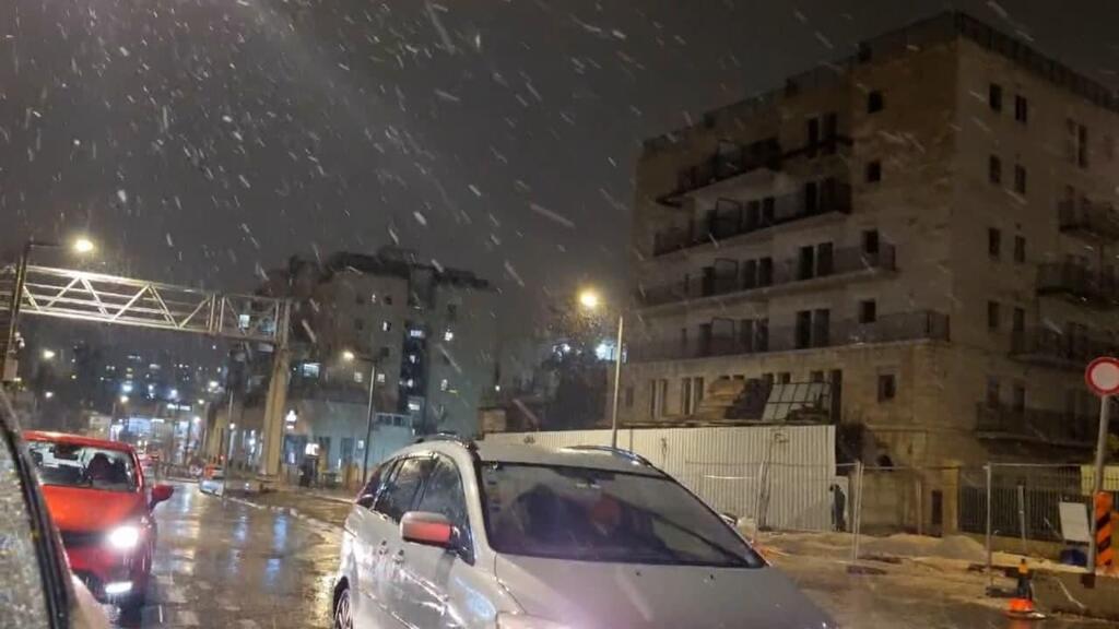 שלג החל לרדת בירושלים