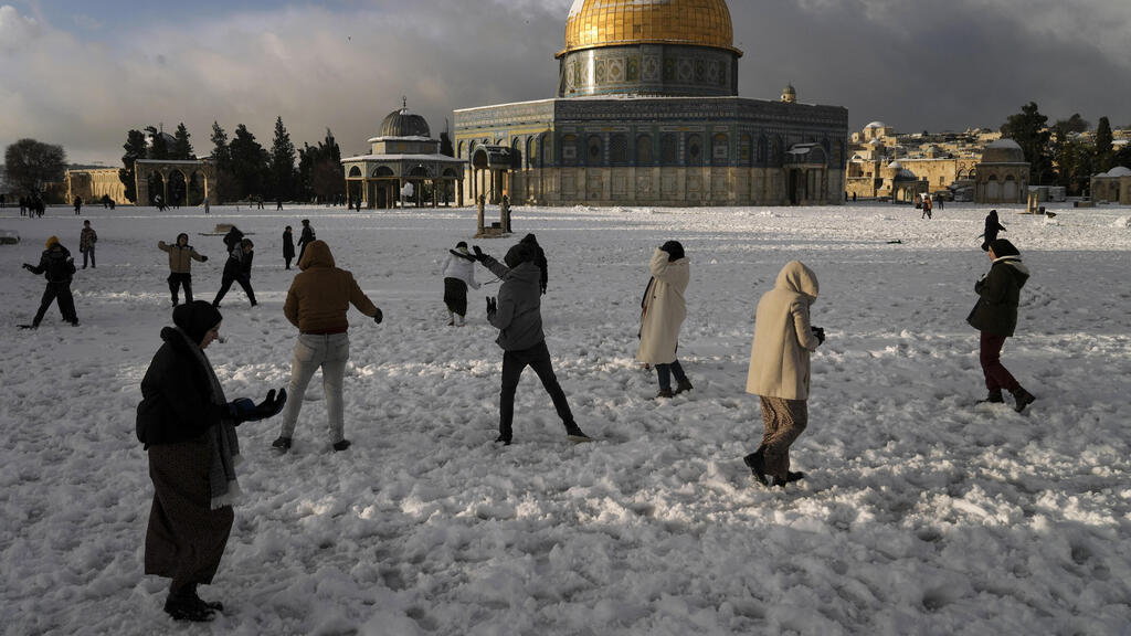 Snow in Jerusalem on Thursday (Photo: AP) שלג בירושלים