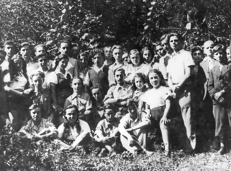 Bela Hazan, sitting second from left, at a summer camp of the HeHalutz youth movement. Photo taken in August 1939. (Ghetto Fighters’ House)