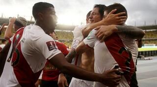 שחקני נבחרת פרו חוגגים