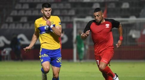 רונן חנציס בפעולה