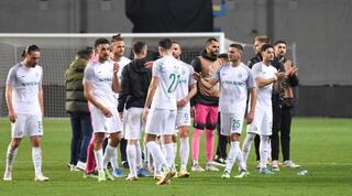 שחקני מכבי חיפה מודים לקהל בסיום