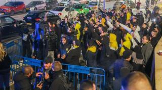 אוהדי בית"ר ירושלים מפגינים נגד משה חוגג