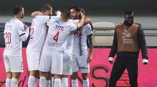 שחקני הפועל חיפה חוגגים