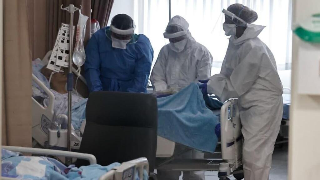 Barzilai Medical Center's dedicated COVID ward (Photo: Gadi Kabalo) צוותי רפואה במחלקת קורונה בברזילי