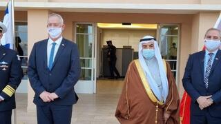 בני גנץ נחת בבחריין