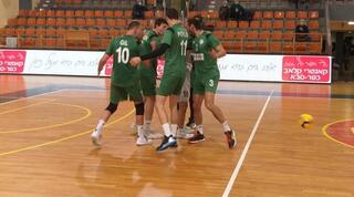 שחקני הפועל כפר סבא חוגגים