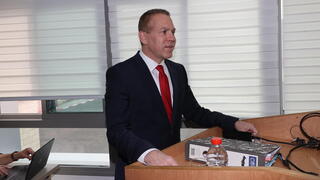 גלעד ארדן בעדותו בועדת הבדיקה לבריחת האסירים הבטחוניים מכלא גלבוע